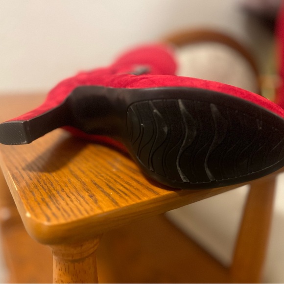 Knee-high red suede platform boots - Picture 10 of 12